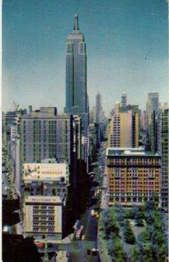 POSTAL PV04647: A striking scene of the Empire State Building, Nueva York