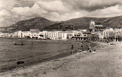 POSTAL PV04750: Bañistas en la playa de Port de la Selva