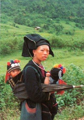 POSTAL PV04695: Carring the Children to market, Lai Chau Prov.