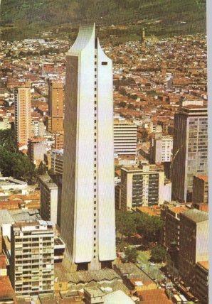 POSTAL PV04683: Aerofotografia edificio Centro Coltejer, Medellin