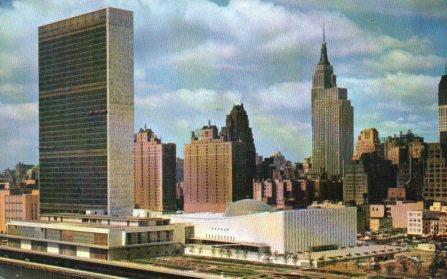 POSTAL PV04333: View of United Nations, New York