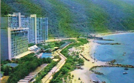 POSTAL PV04330: Vista del Club Playa Azul en Venezuela