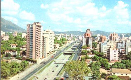POSTAL PV04319: Caracas, Avenida Libertador