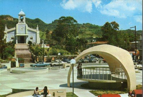 POSTAL PV04479: Plaza de Recreo e Iglesia en Moca P. R.