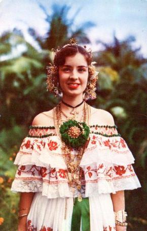 POSTAL PV04424: Señorita de Panama ataviada en la Pollera tradicional