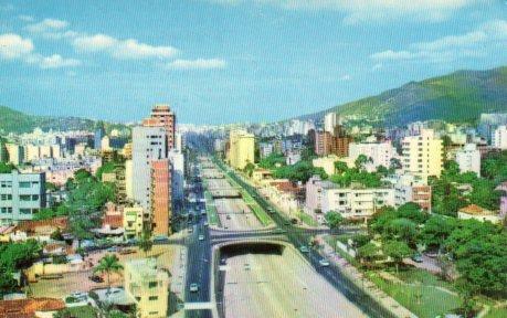 POSTAL PV04401: Vista aerea Avenida Libertador en Caracas