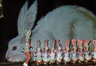 POSTAL PV04951: Folies Bergere, Une belle portee
