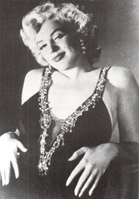 POSTAL PV05722: Marilyn Monroe en vestido de noche