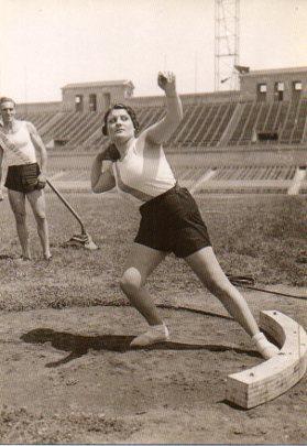 POSTAL PV05726: Exposicio Primeres fotografies l'esport i la societat al principi de segle a Fundacio Caixa de Pensions