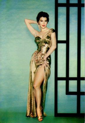 POSTAL PV05889: Ava Gardner con traje dorado de noche