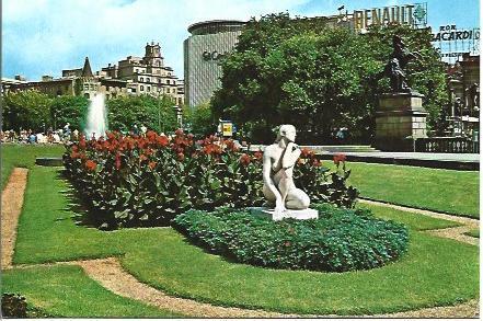POSTAL A3963: Estatua en la Plaza de Catalunya de Barcelona