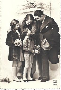 POSTAL A3375: Fotografia de una familia