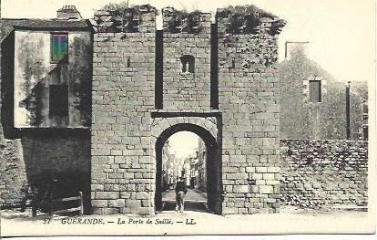 POSTAL A4546: Puerta de Saille en Guerande