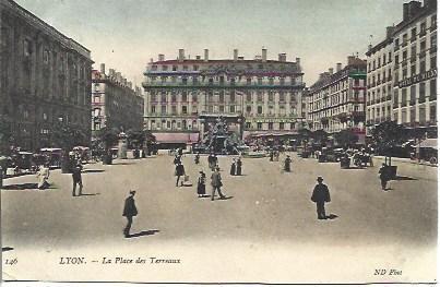 POSTAL A4600: Place des Terreaux en Lyon