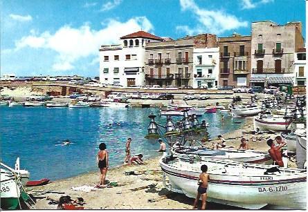 POSTAL A4220: Niños en la playa de L'Escala