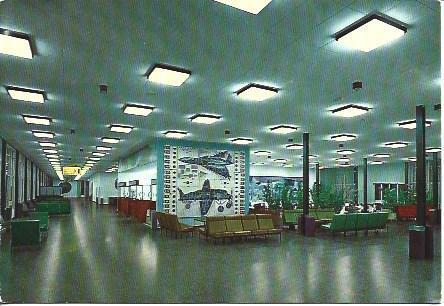 POSTAL A4275: Interior del aeropuerto de Girona