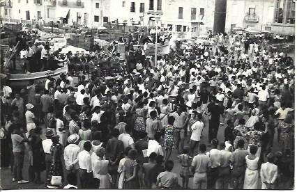 POSTAL A4257: Sardanas en la Fiesta Mayor de L'Escala de 1961