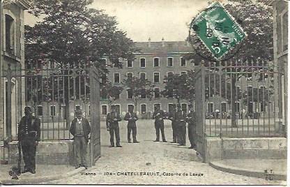 POSTAL A4398: Caserne de Laage en Chatellarault