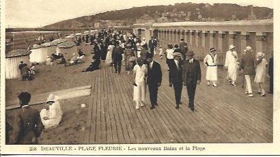 POSTAL A4404: Playa de Deauville