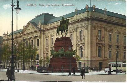 POSTAL A4449: Estatua en Berlin