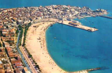 POSTAL PV06720: Vista aerea parcial del pueblo y playa de Palamos