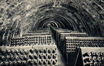 POSTAL PV06558: Cavas Codorniu. Botellas en pupitre (ver descripcion)