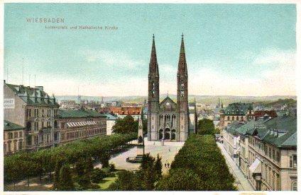 POSTAL PV06928: Wiesbaden. Luisenplatz und Katholische Kirche