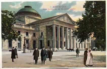 POSTAL PV06936: Wiesbaden. Neues Kurhaus von der Wandelhalle gesehen