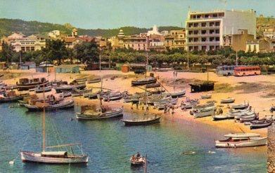POSTAL PV06749: Barcas en la playa de San Feliu de Guixols