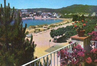 POSTAL PV06764: San Feliu de Guixols. Vista de la playa desde una terraza