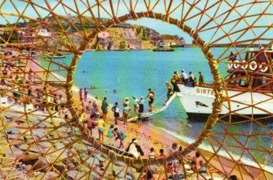 POSTAL PV06758: Turistas bajando de un barco en San Feliu de Guixols