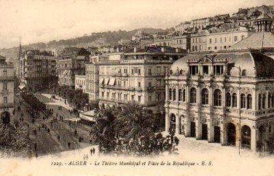 POSTAL PV06461: Alger. Le Theatre Municipal et Place de la Republique