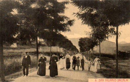 POSTAL PV06176: Paseando por la carretera de la fuente del Ferro, San Hilario Sacalm