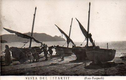 POSTAL PV06041: Vista del Estartit con barcas en la playa