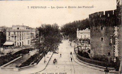 POSTAL PV06430: Perpignan. Les Quais et Entre des Platanes