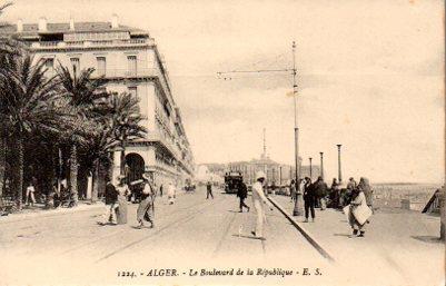 POSTAL PV06457: Alger. Le Boulevard de la Republique
