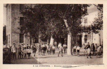 POSTAL PV06405: Patio de las Escuelas Nacionales en La Junquera