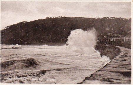 POSTAL PV06198: Grandes mareas en San Sebastian. Foto Galarza