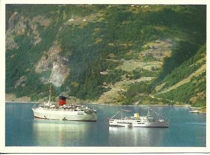 POSTAL A5121: Barcos turisticos en el puerto de Geiranger, Noruega