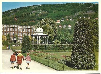 POSTAL A5104: Parque en Bergen, Noruega