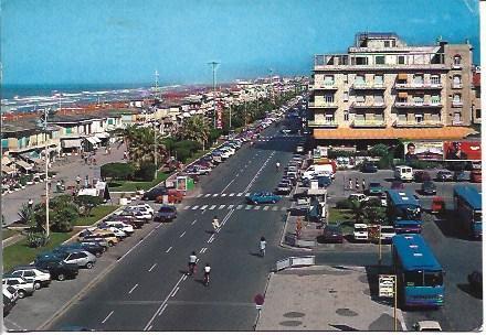 POSTAL A5092: Paseo Maritimo en Viareggio
