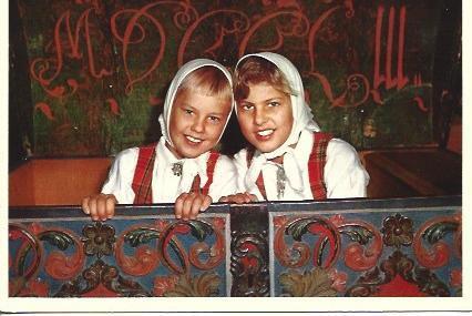 POSTAL A5240: Niñas en Piker, Noruega