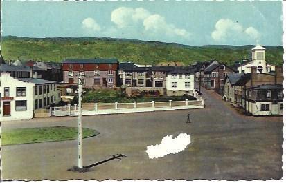 POSTAL A4869: Plaza General De Gaulle en Saint Pierre et Miquelon