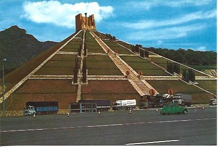 POSTAL A4852: Piramide en la frontera de Le Perthus