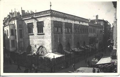 POSTAL A4833: Place de la Loge en Perpignan