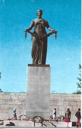 POSTAL A5042: Monumento a la Madre Patria en Leningrado