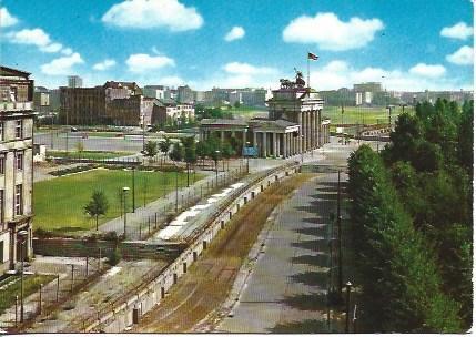 POSTAL A4988: Vista aerea de la Puerta de Branderburgo en Berlin