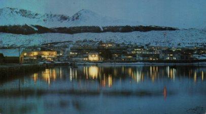 POSTAL PV07332: Vista nocturna de Ushuaia, Argentina