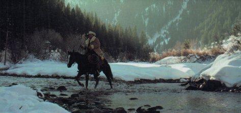POSTAL PV07375: Publicidad Marlboro world vaquero cruzando un rio 
