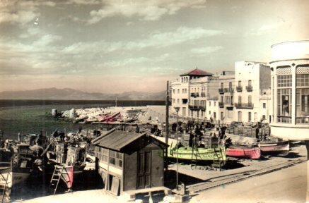 POSTAL PV07594: Barcas en la playa de pescadores en La Escala, Gerona